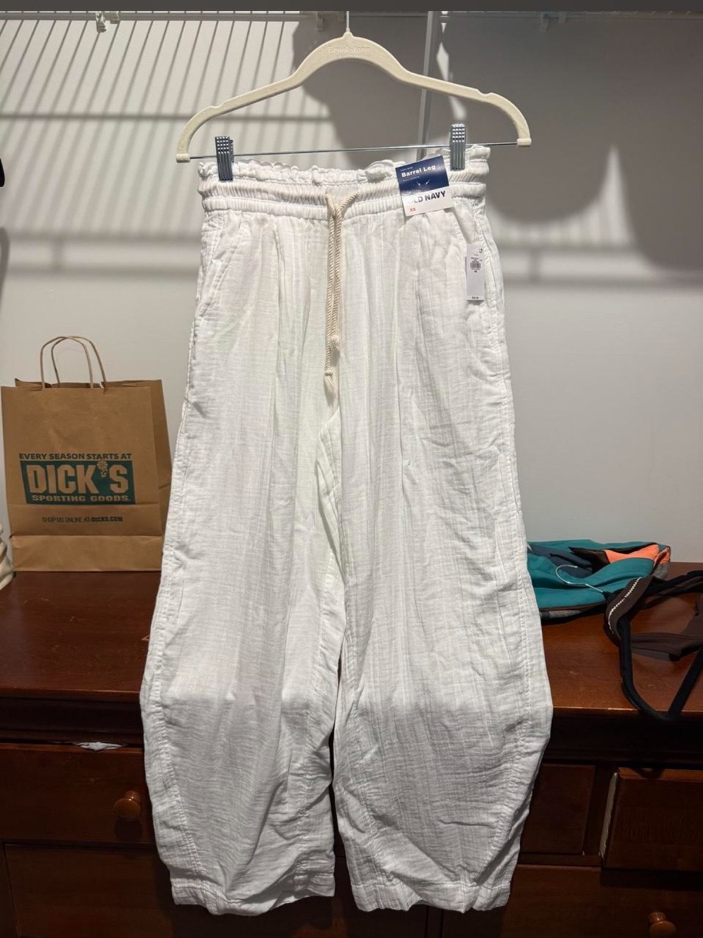 White barrel pants. Xs.